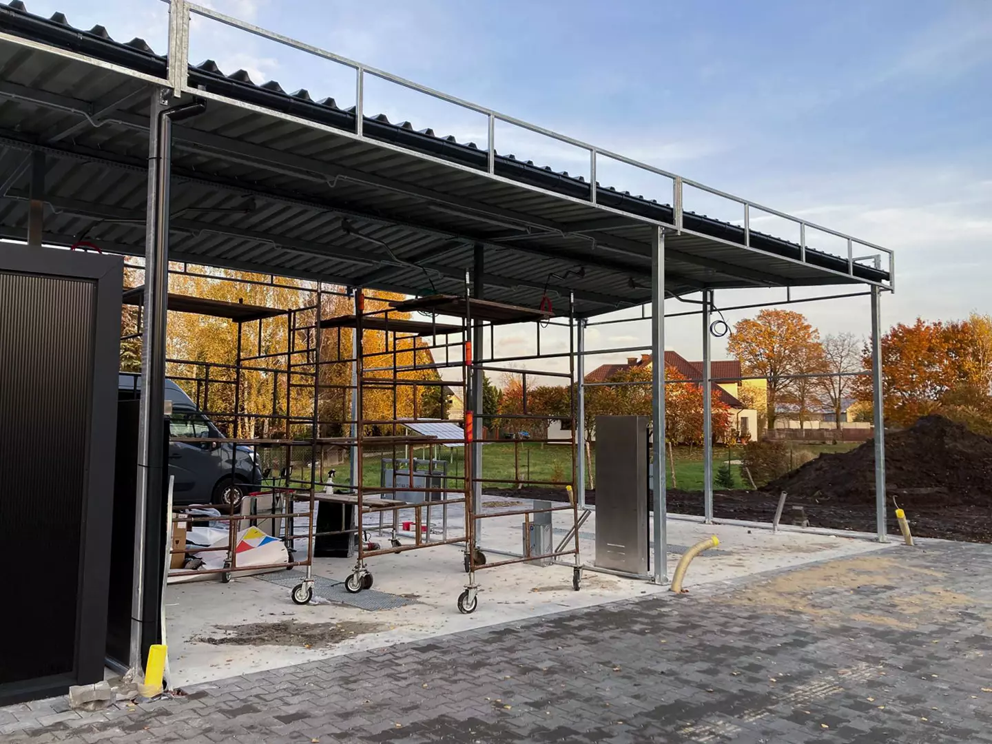 Koszty uzbrojenia działki pod myjnię bezdotykową – co warto wiedzieć?